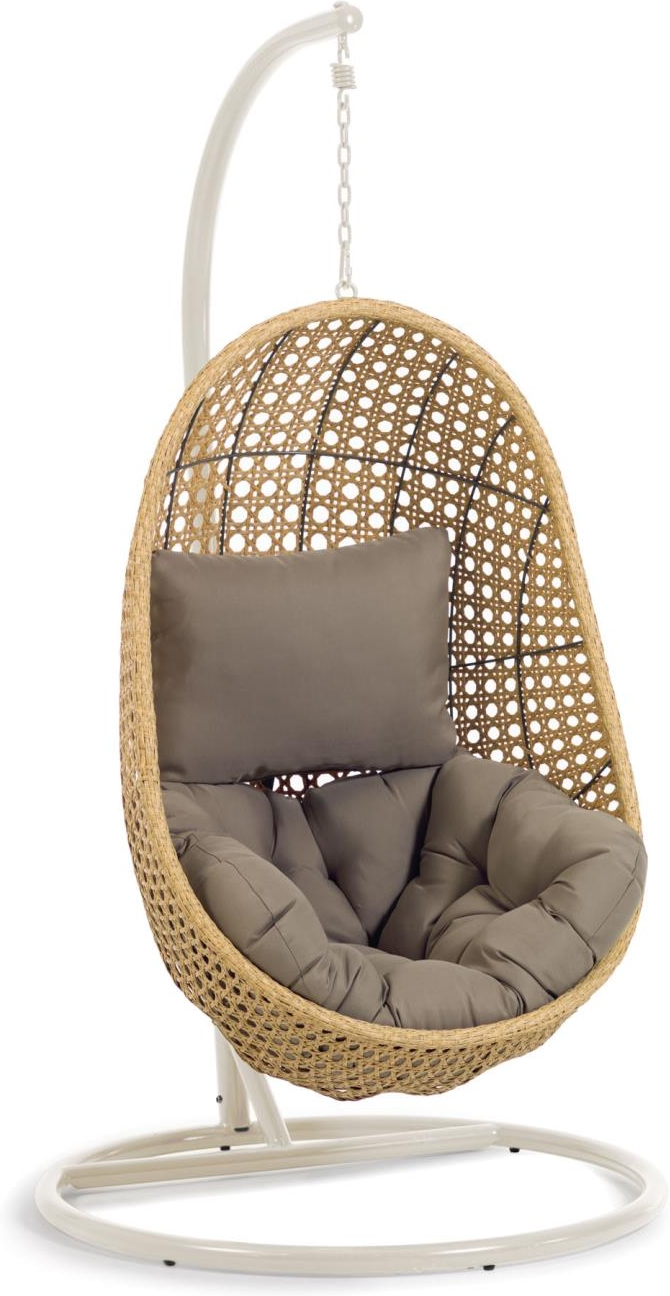 Udendørs hængekøjestol Kave Home Cira i polyrattan med grå pude og stålstel inkl. stativ, vejrbestandigt nordisk design Udendørs hængekøjestol Kave Home Cira i polyrattan med grå pude og stålstel inkl. stativ, vejrbestandigt nordisk design